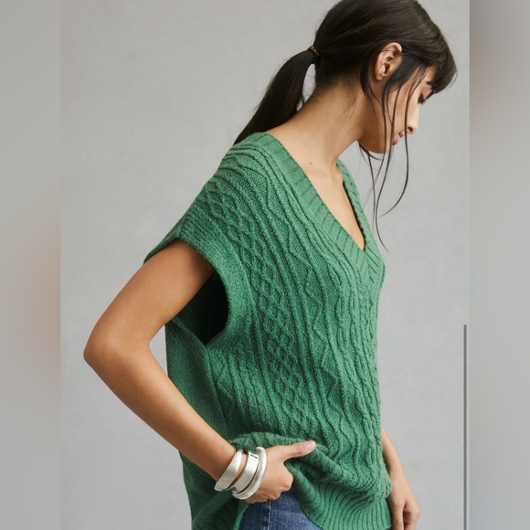 Cable knit sweater vest - Picture 2 of 4